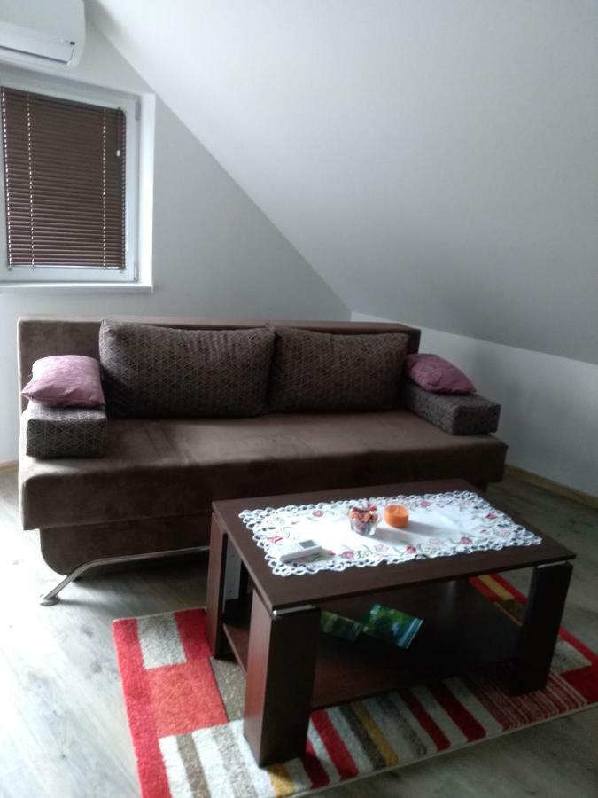 Apartman NINA Licko Petrovo Selo Bagian luar foto