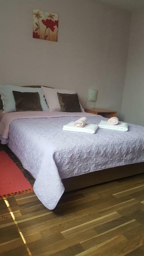 Apartman NINA Licko Petrovo Selo Bagian luar foto