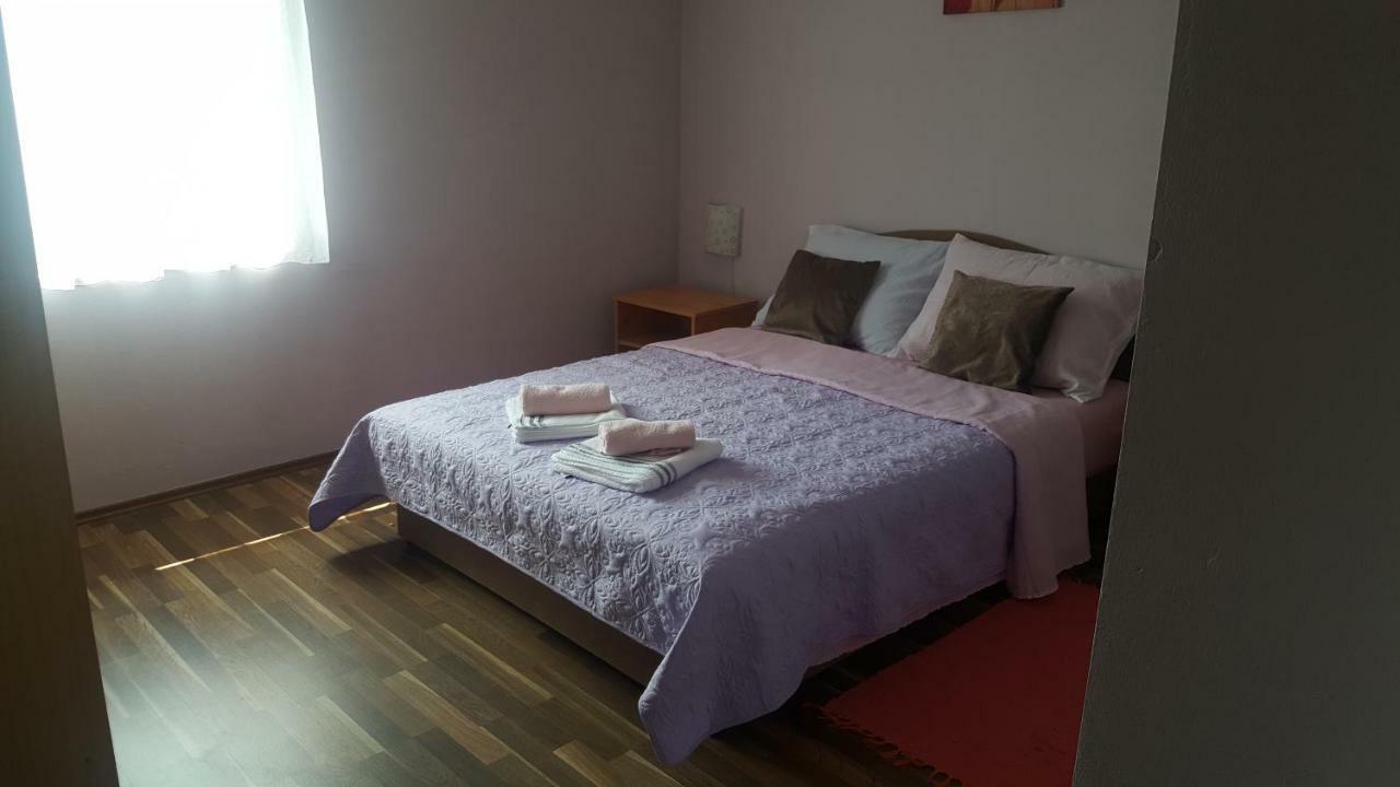 Apartman NINA Licko Petrovo Selo Bagian luar foto