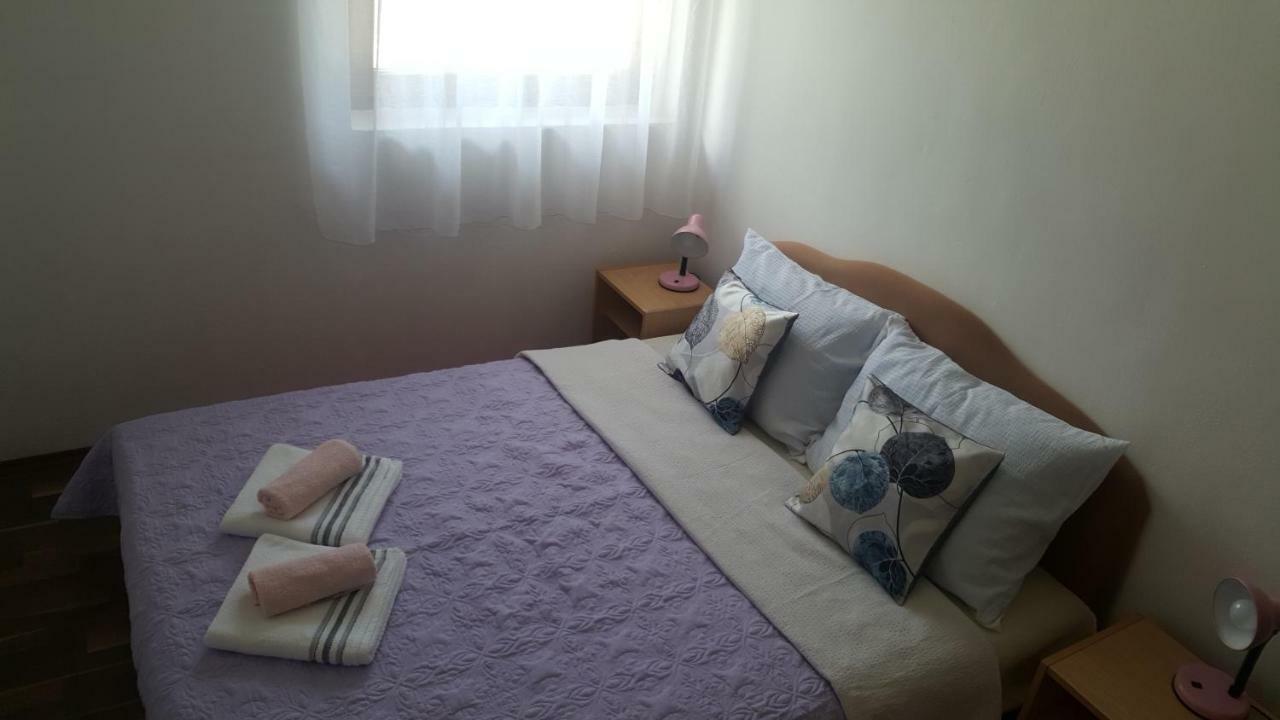 Apartman NINA Apartment Licko Petrovo Selo Bagian luar foto