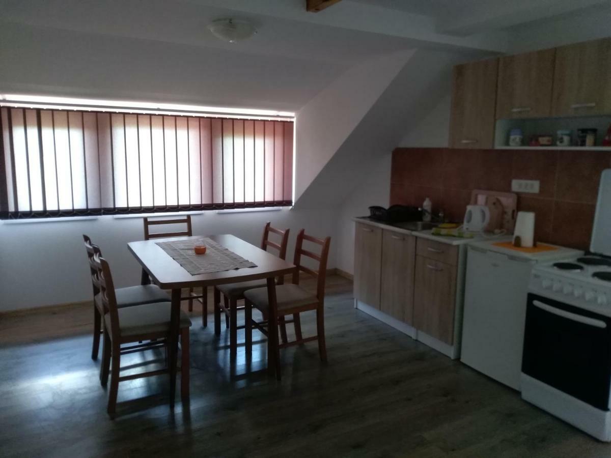 Apartman NINA Apartment Licko Petrovo Selo Bagian luar foto