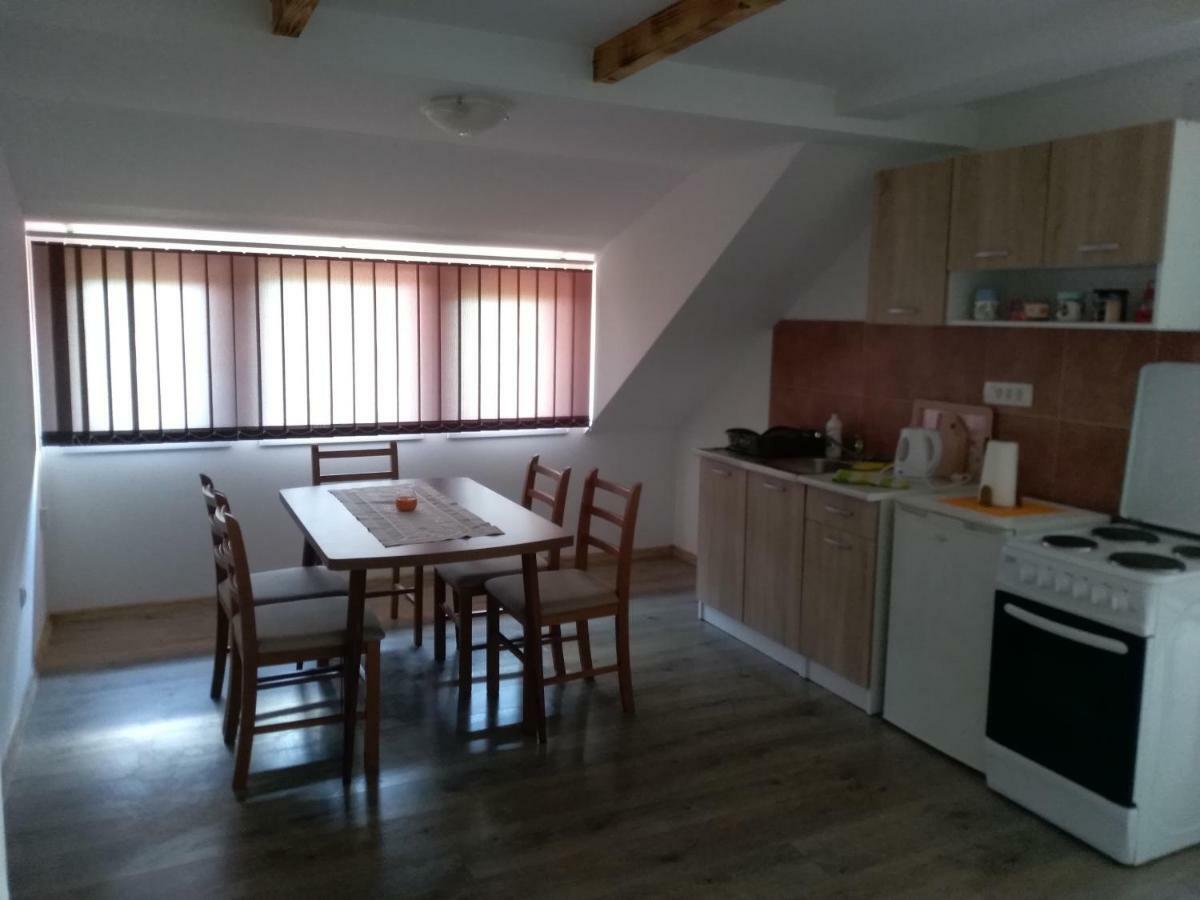 Apartman NINA Apartment Licko Petrovo Selo Bagian luar foto