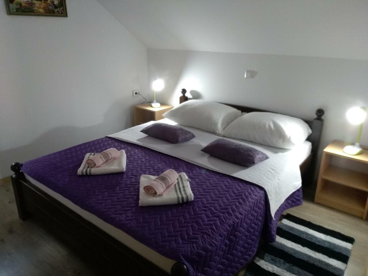 Apartman NINA Licko Petrovo Selo Bagian luar foto